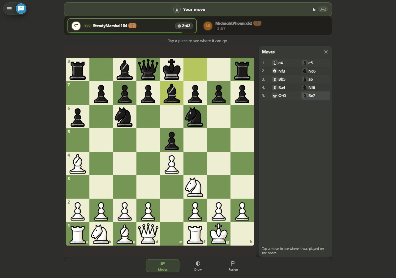 Un plateau après cinq coups dans une partie 3+2 blitz ; en haut le badge 3+2, les pendules sont toujours proches de 3 minutes : un joueur affiche 2:42, l'autre 2:57